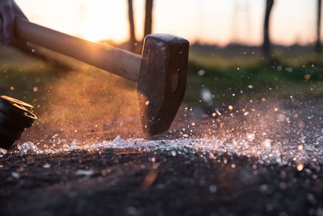 hammer hammer hitting the ground